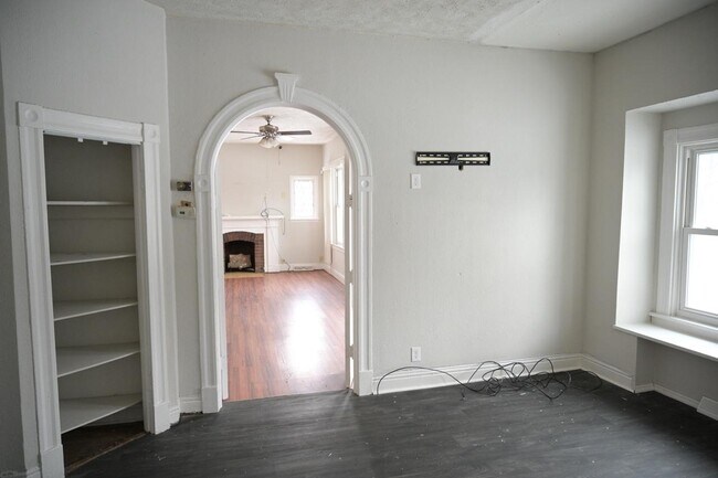 Building Photo - 2441 Templeton St