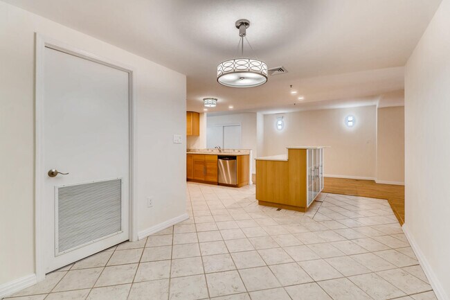 Building Photo - 250 President St