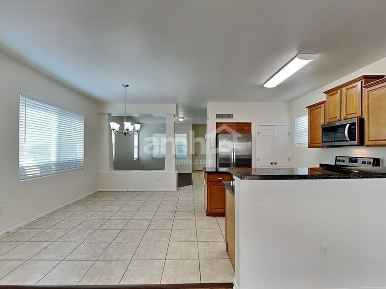 Building Photo - 3005 W Ferruccio Pl