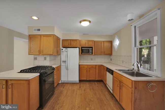 Building Photo - 4806 41st St NW