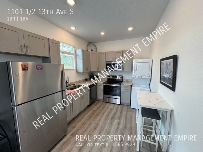 Building Photo - 1101 1/2 13th Ave S-
