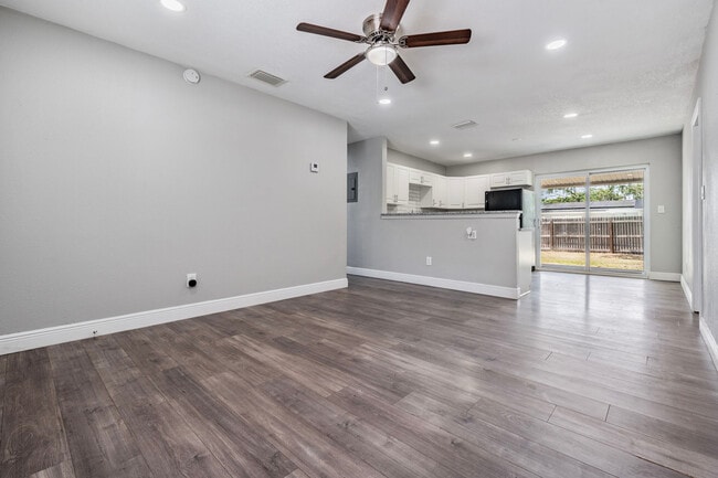 Building Photo - 7018 Sarvis St
