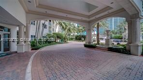 Building Photo - 20000 E Country Club Dr