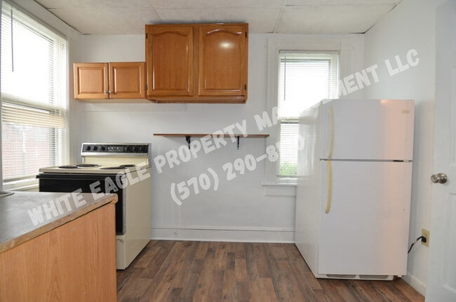 Building Photo - 208 Olyphant Ct