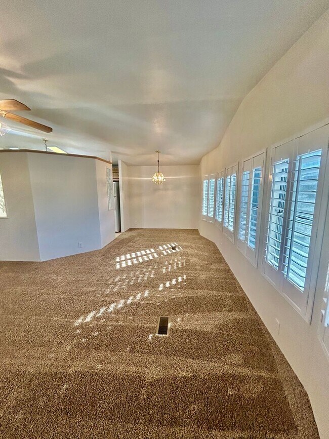 Building Photo - Charming 2-Bedroom 2-Bathroom Furnished Ma...