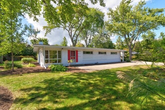 Building Photo - 334 Russet Ln