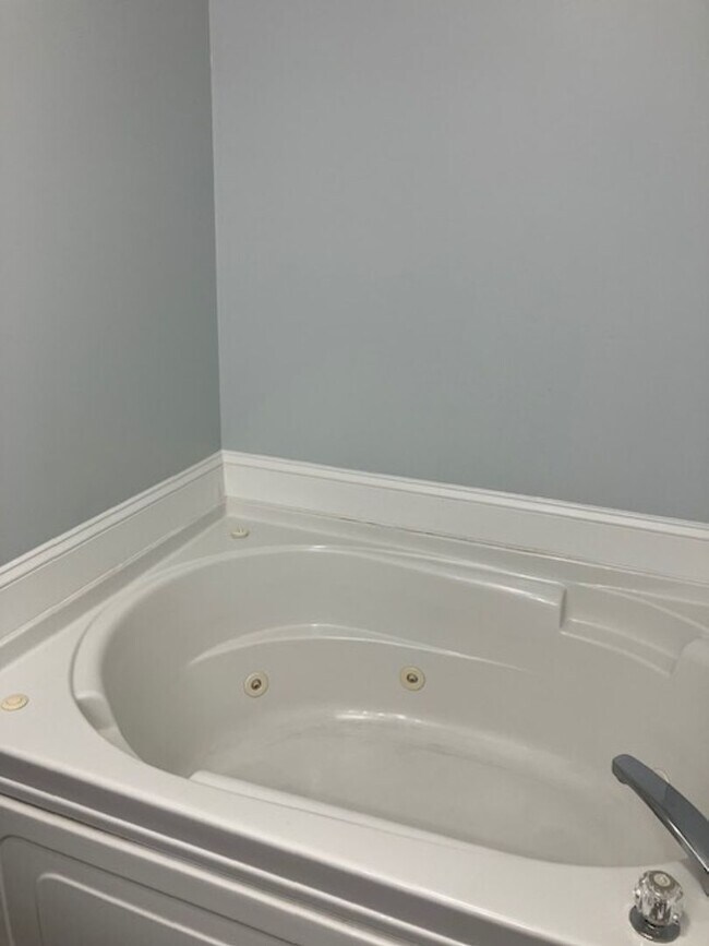 Building Photo - 904 Litchfield Way