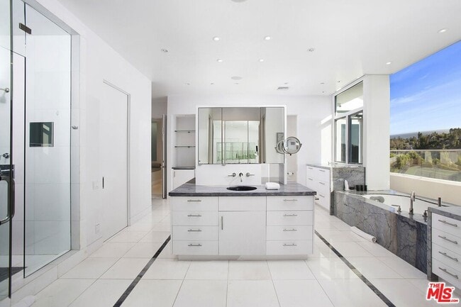 Building Photo - 27454 Winding Way