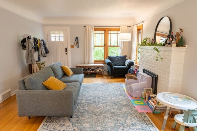 Building Photo - 4Bd/1.5Ba Seattle House