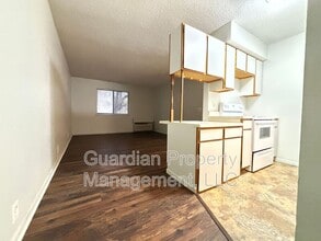 Building Photo - 1602 Brookside Dr