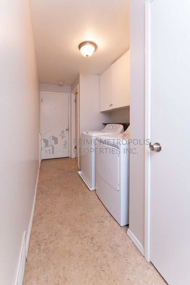 Building Photo - 28 21st Pl