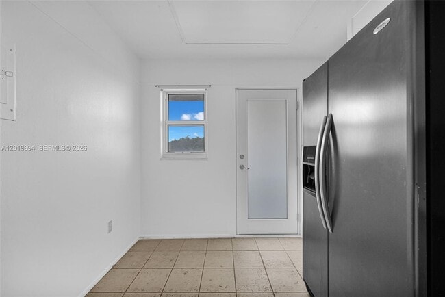 Building Photo - 1075 NE Miami Gardens Dr