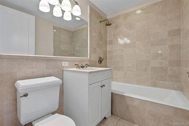 Building Photo - 10 City Pl