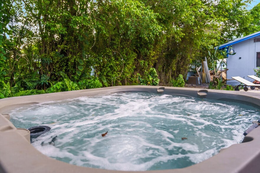 Building Photo - 5820 SW 31st St