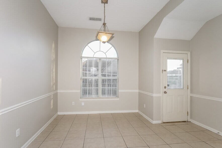 Building Photo - 7643 Shadow Hills Dr