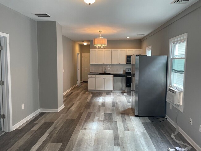 Building Photo - 687 Winchester Ave