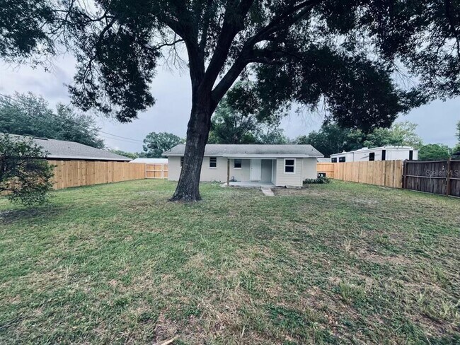 Building Photo - 5323 Satsuma Dr