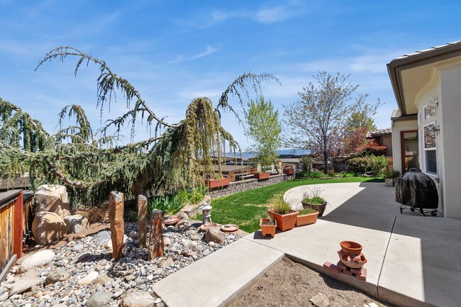 Building Photo - Upper Manzanita Home With City View