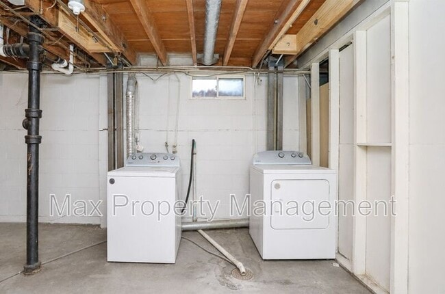 Building Photo - 3422 SW 8th St