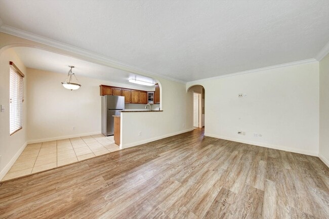 Building Photo - 792 Avocado Ave