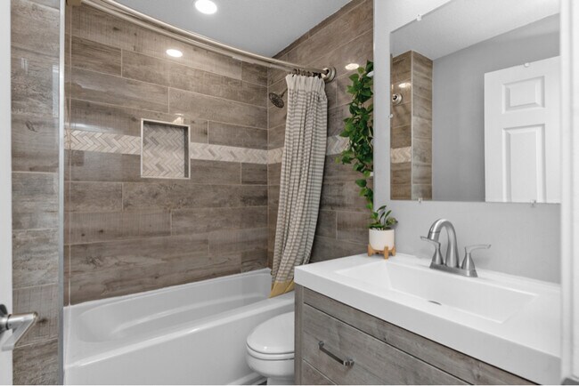 Building Photo - 111 Robinwood Dr NW