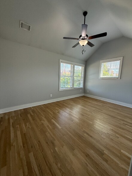 Building Photo - 716 27th Ave N