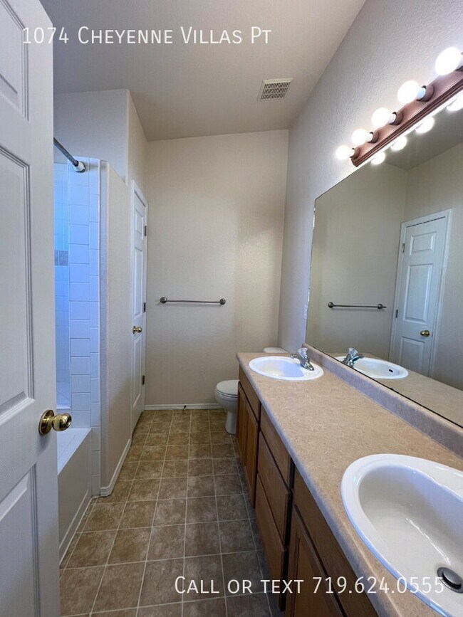 Building Photo - 1074 Cheyenne Villas Point