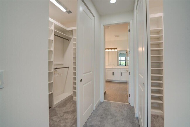 Building Photo - 12474 SW La Costa St