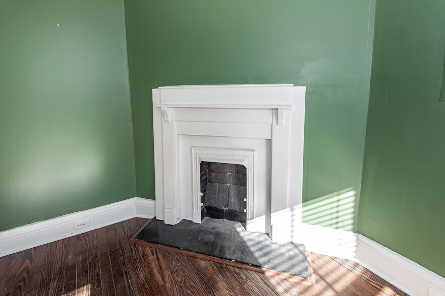 Building Photo - 34 Amherst St