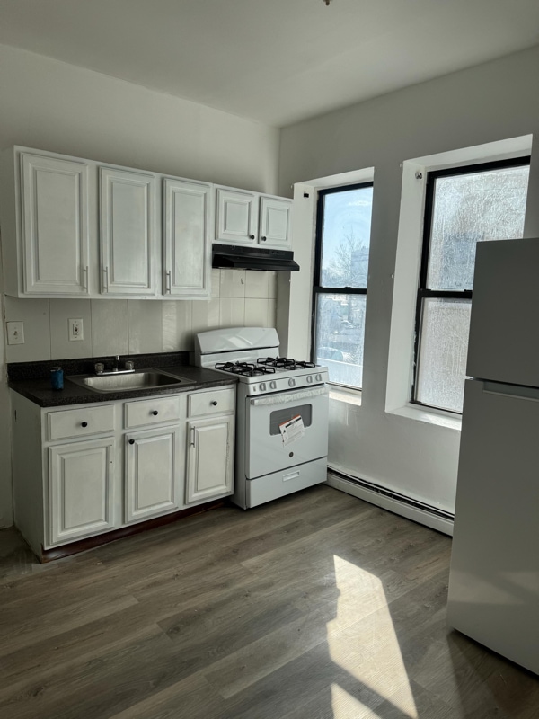 Building Photo - 212 Central Ave