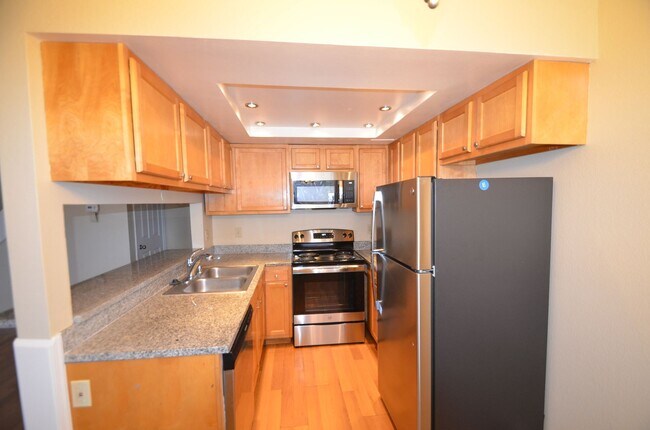 Building Photo - 670 Winona Ct
