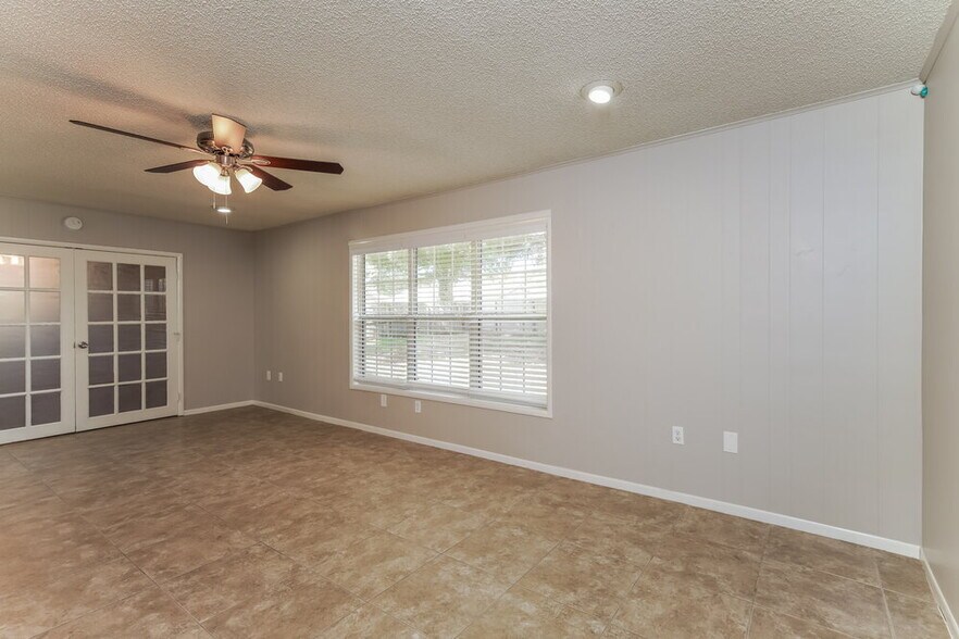 Building Photo - 403 Blueberry Dr