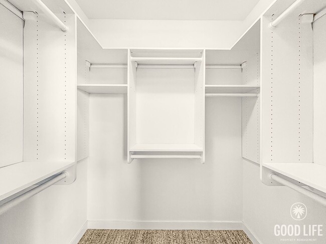 Building Photo - Stunning 2BD/2BA Condo in Downtown W/ W/D, High Ceilings, Community Pool, Spa, & Fitness Center!