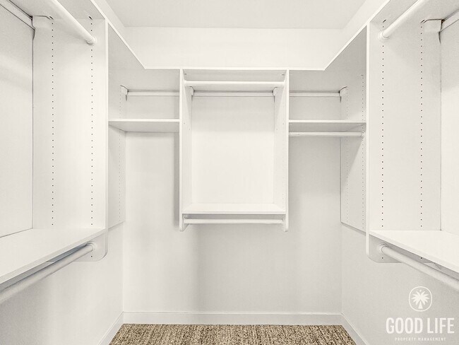 Building Photo - Stunning 2BD/2BA Condo in Downtown W/ W/D,...