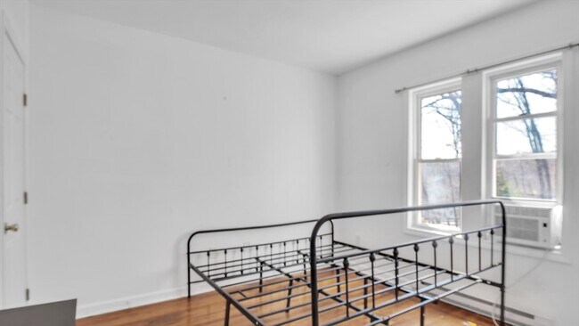 Building Photo - 1442 Main St