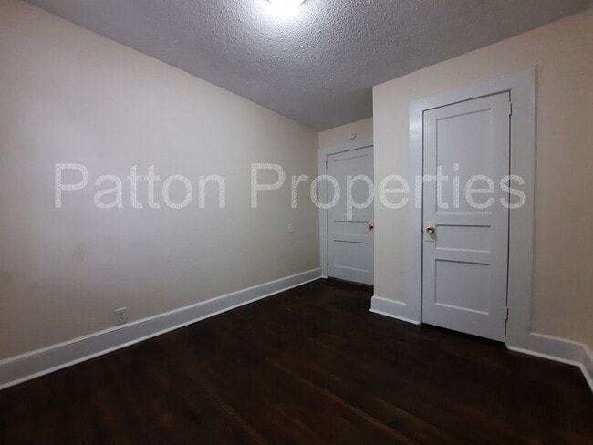 Building Photo - College Place Home