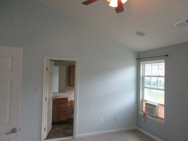 Building Photo - 469 Rolkin Rd