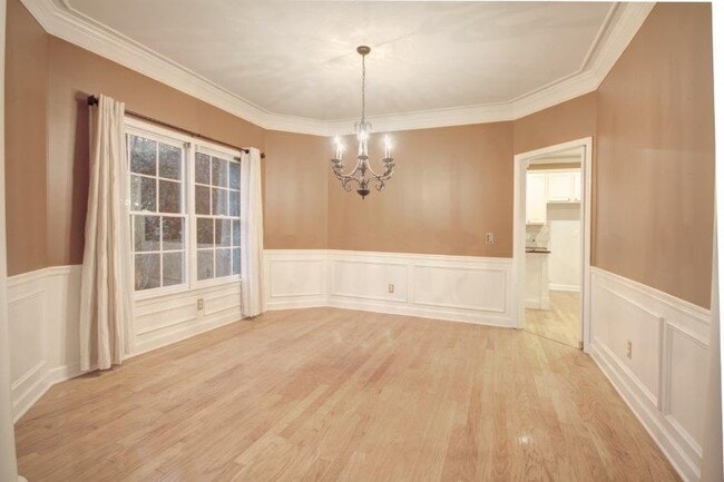 Building Photo - 1050 Knoll Terrace