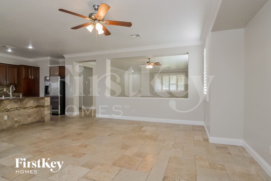 Building Photo - 989 Pearl Peak St