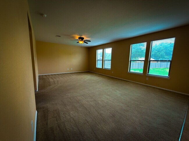 Building Photo - University Park - 5 bedrooms, 3-1/2 Baths