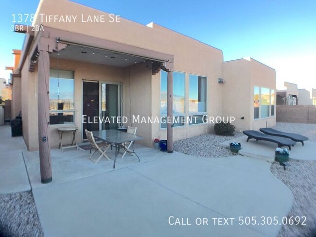 Building Photo - Immaculate 3 bedroom in Rio Rancho! Stunni...