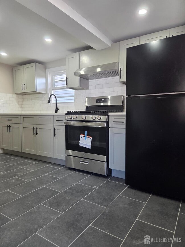 Building Photo - 649 State St