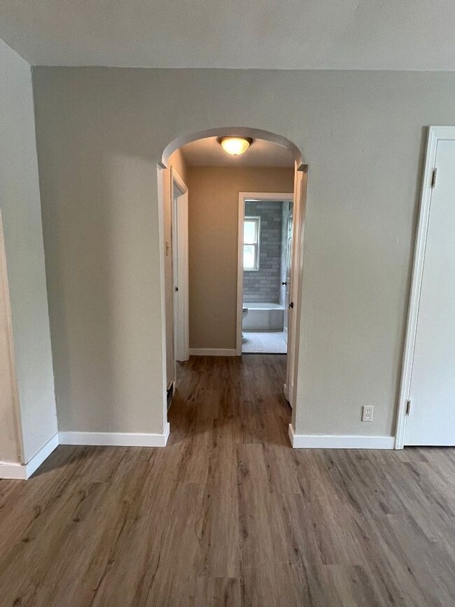 Building Photo - Spacious and Freshly Remodeled in Ritenour...