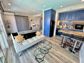 Building Photo - Gorgeous fully furnished condo