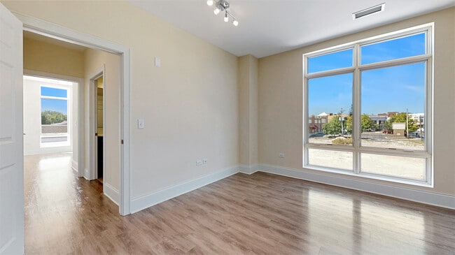 Building Photo - 4758 N Laramie Ave