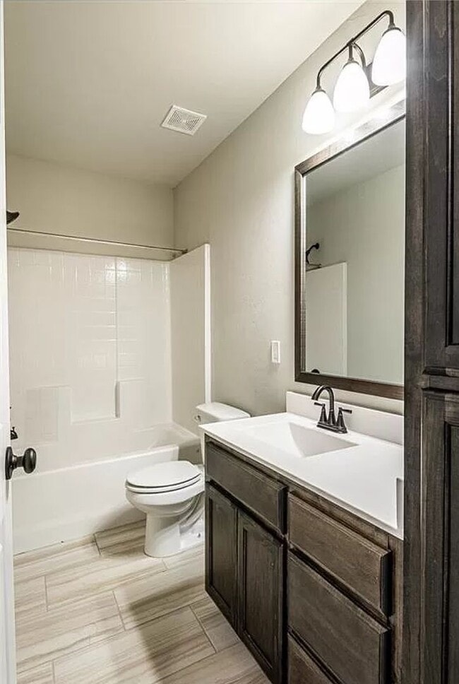 Building Photo - Beautiful 4 Bedroom Home 2 bathroom home!