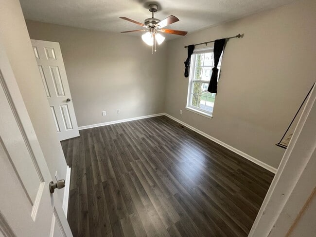 Building Photo - Updated East End Condo For Rent! So Nice