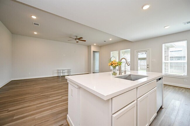 Building Photo - 9222 Dearborn Knoll Dr