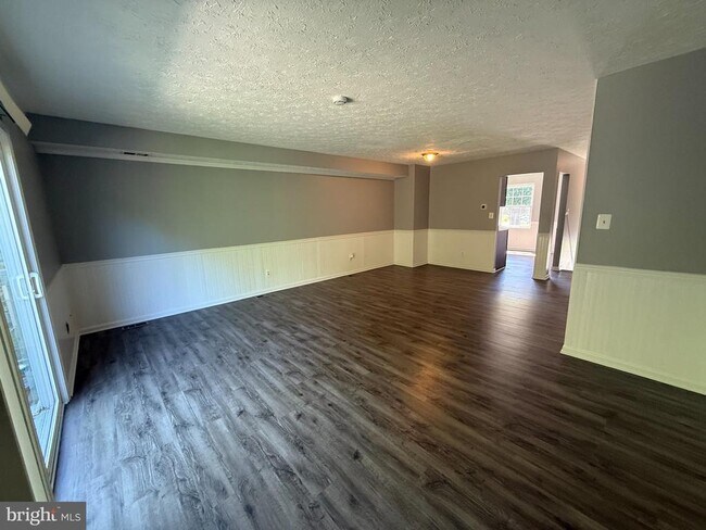Building Photo - 2842 Beckon Dr