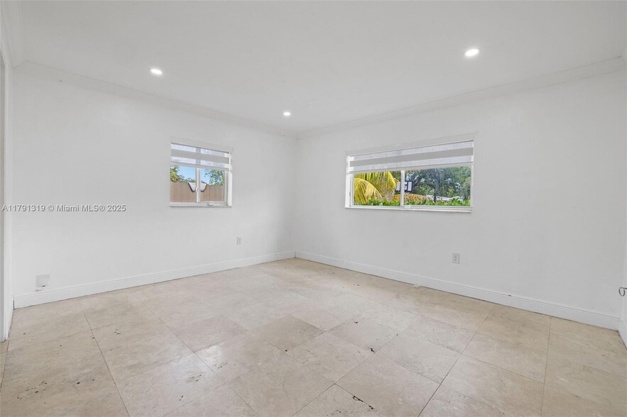 Building Photo - 6511 SW 31st St